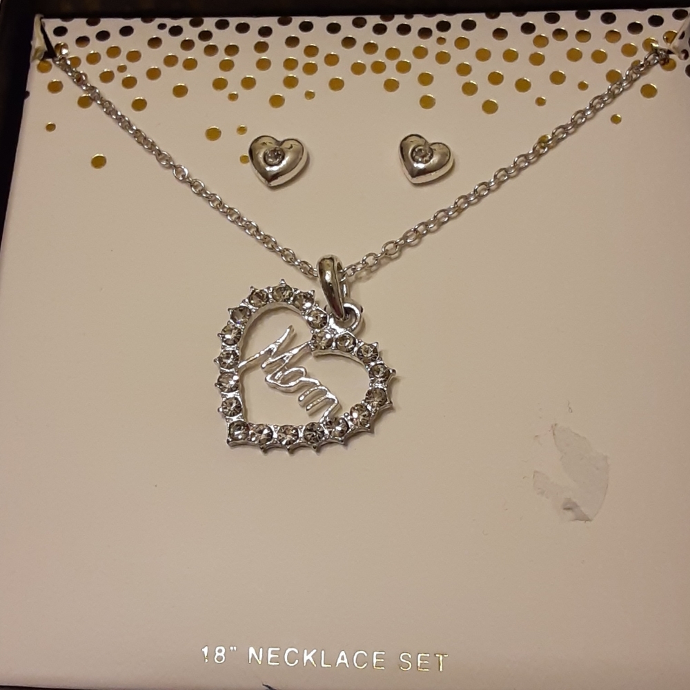 Mom 18 inch necklace set with earrings new in box